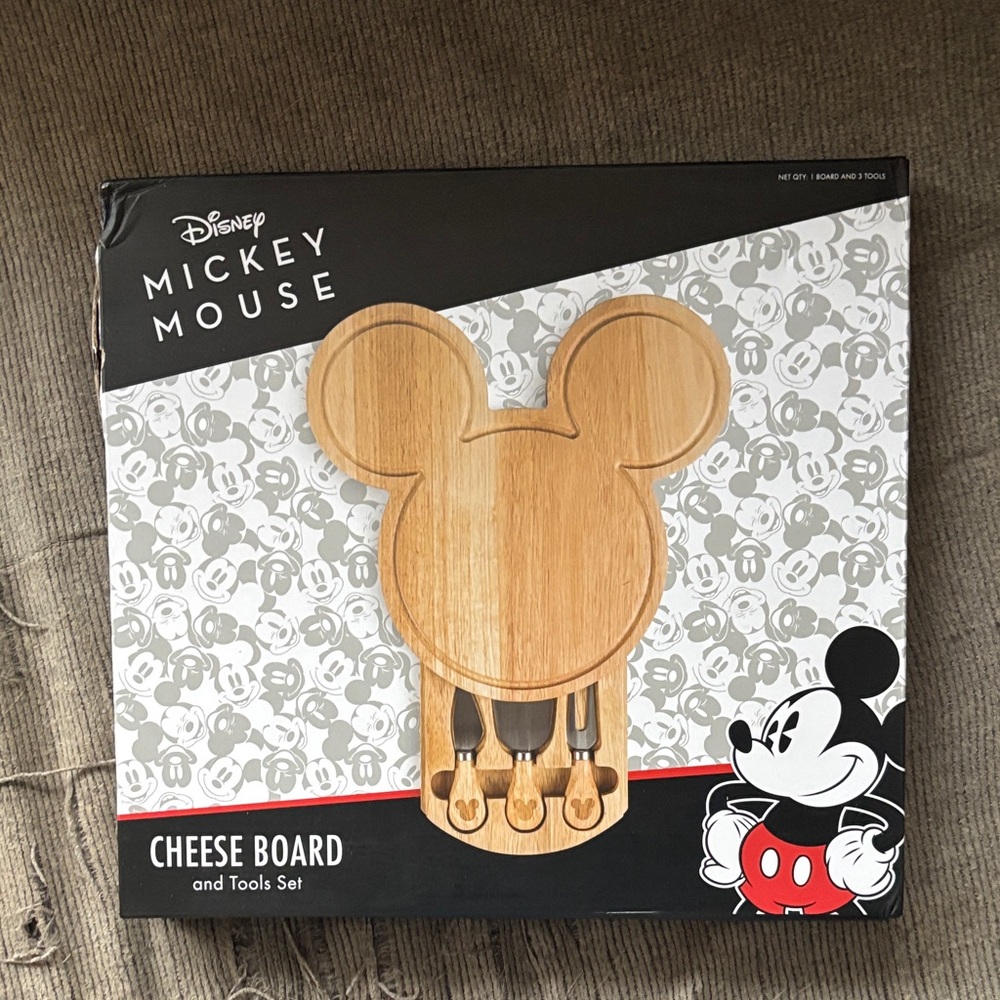 Disney Mickey Mouse Bamboo Cheese Board Set
